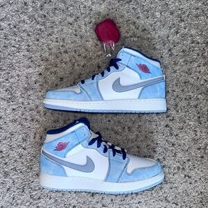 Jordan 1 mid, French blue, fire red yth 7-women's 8 brand new